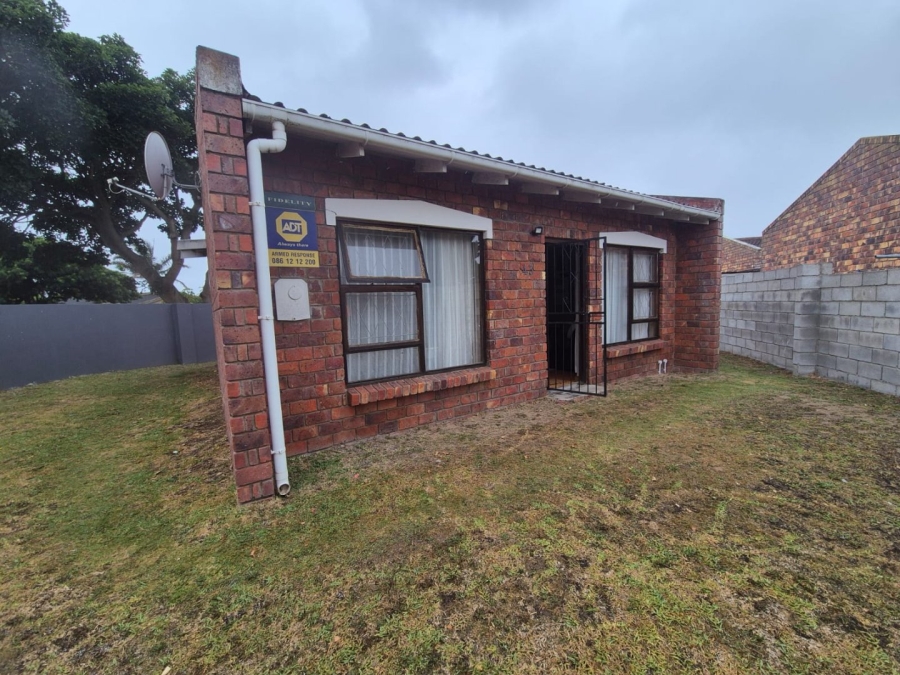 2 Bedroom Property for Sale in Overbaakens Eastern Cape